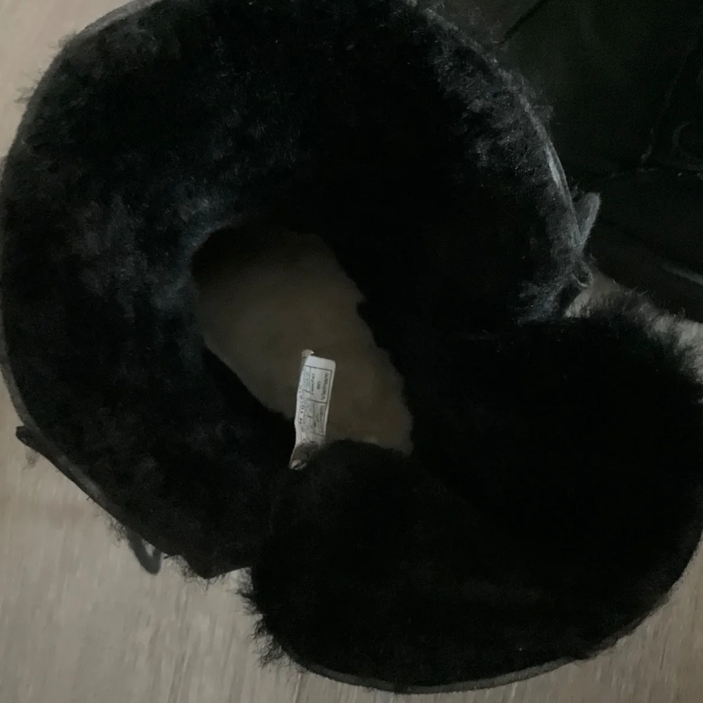 UGG Naiyah Black Suede Boot Size 6.5 EUC